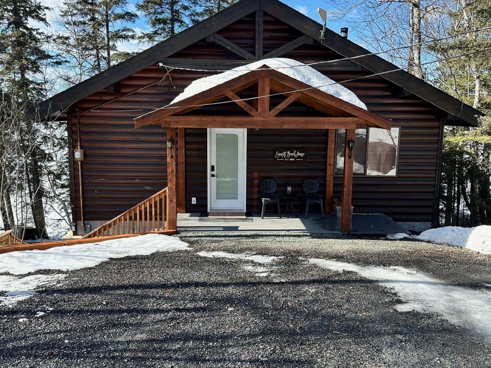 Caddy Lake Lakefront 4 Season Cottage