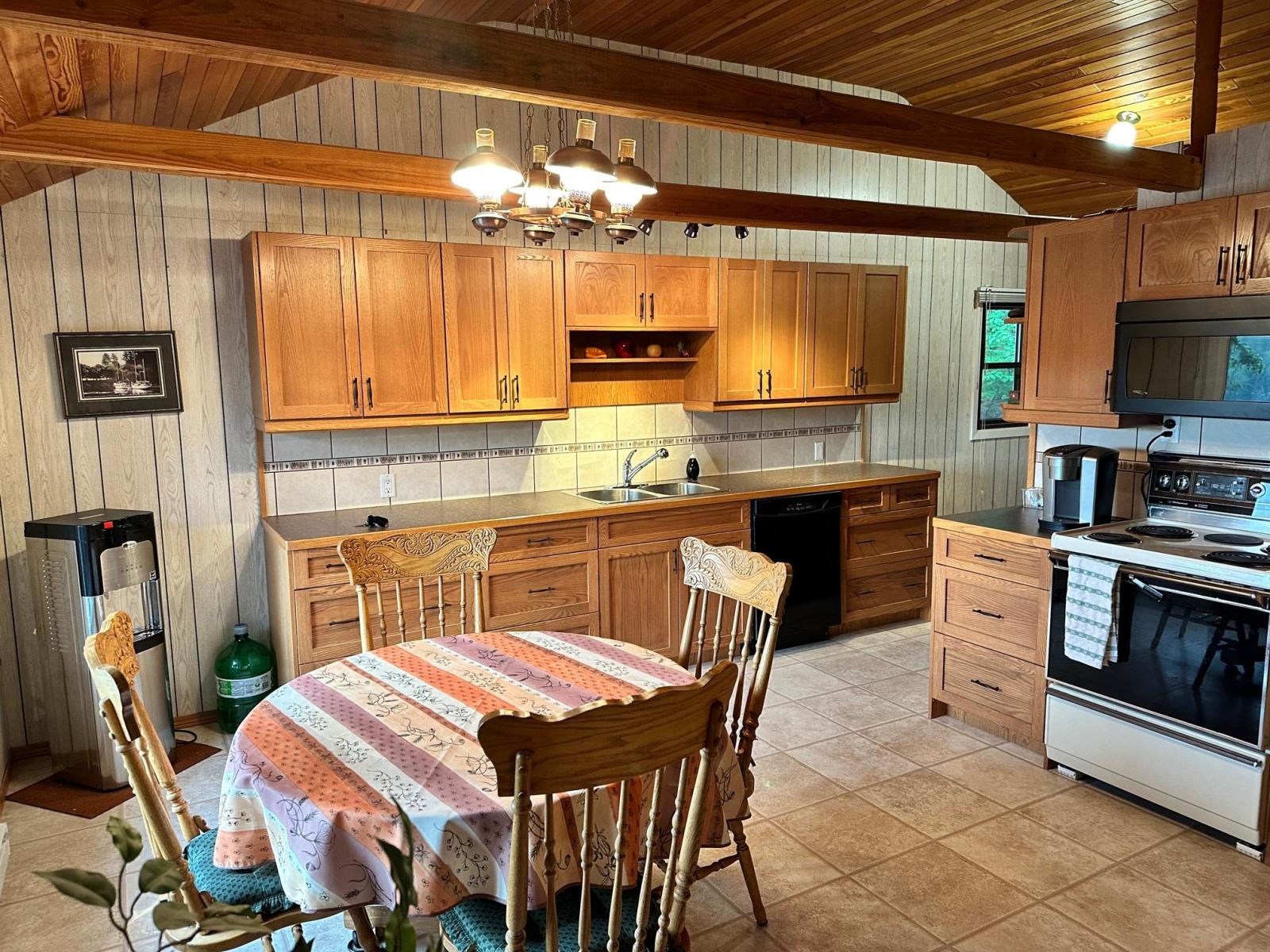 Caddy Lake - Lakefront Cottage for Sale