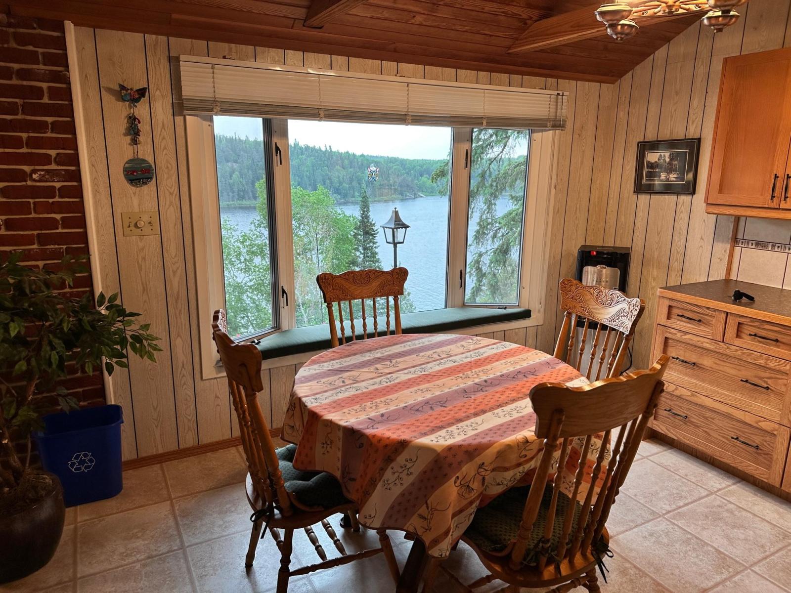 Caddy Lake - Lakefront Cottage for Sale
