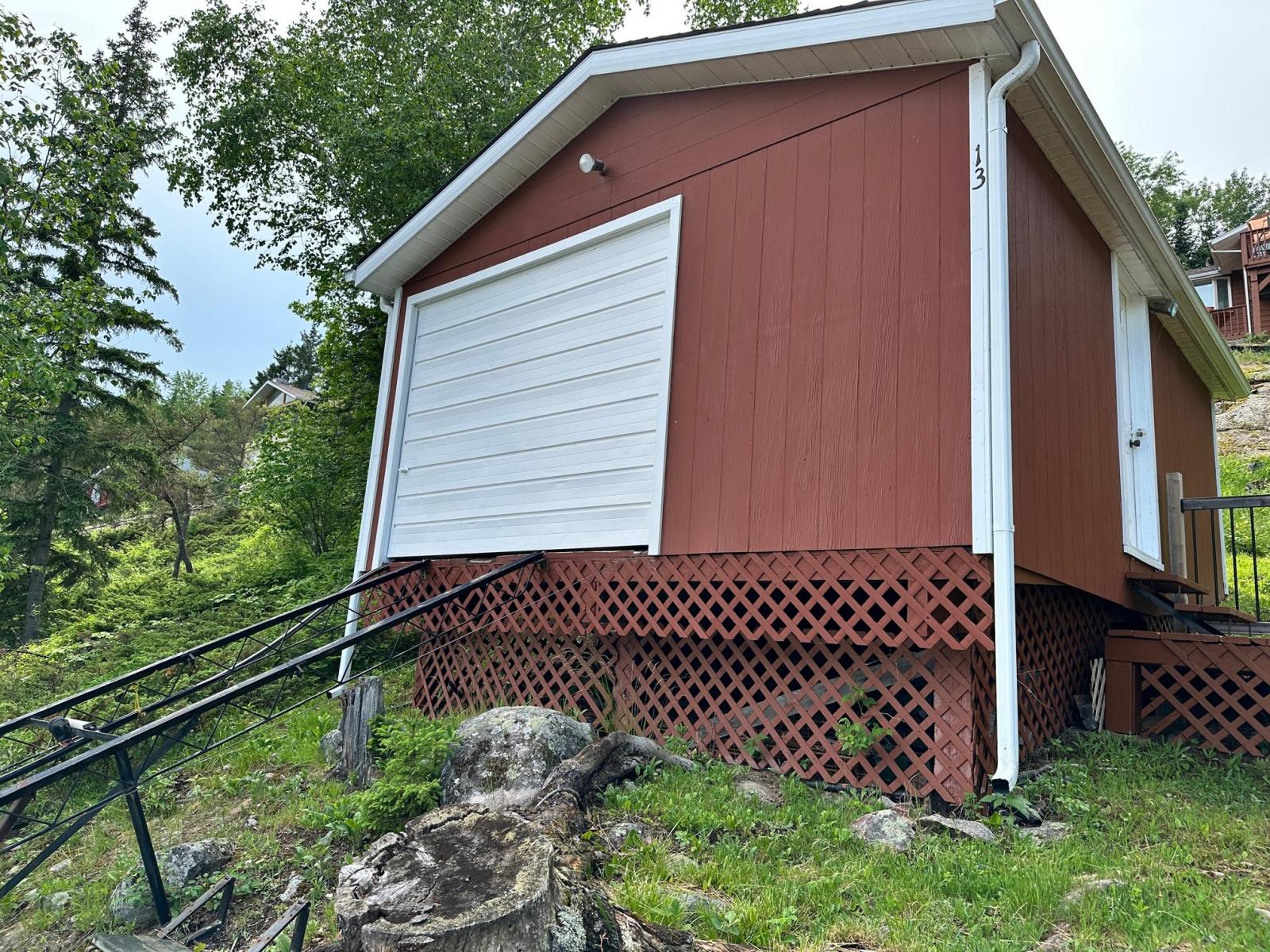 Caddy Lake - Lakefront Cottage for Sale