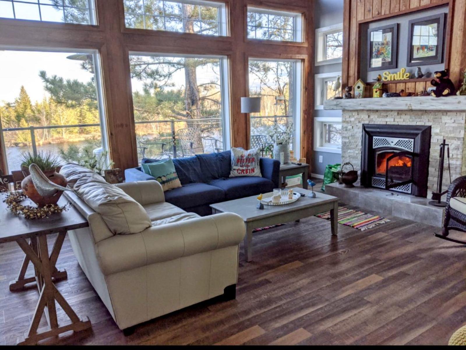 Brereton Lake  - Lakefront  Cottage for Sale - Living Room