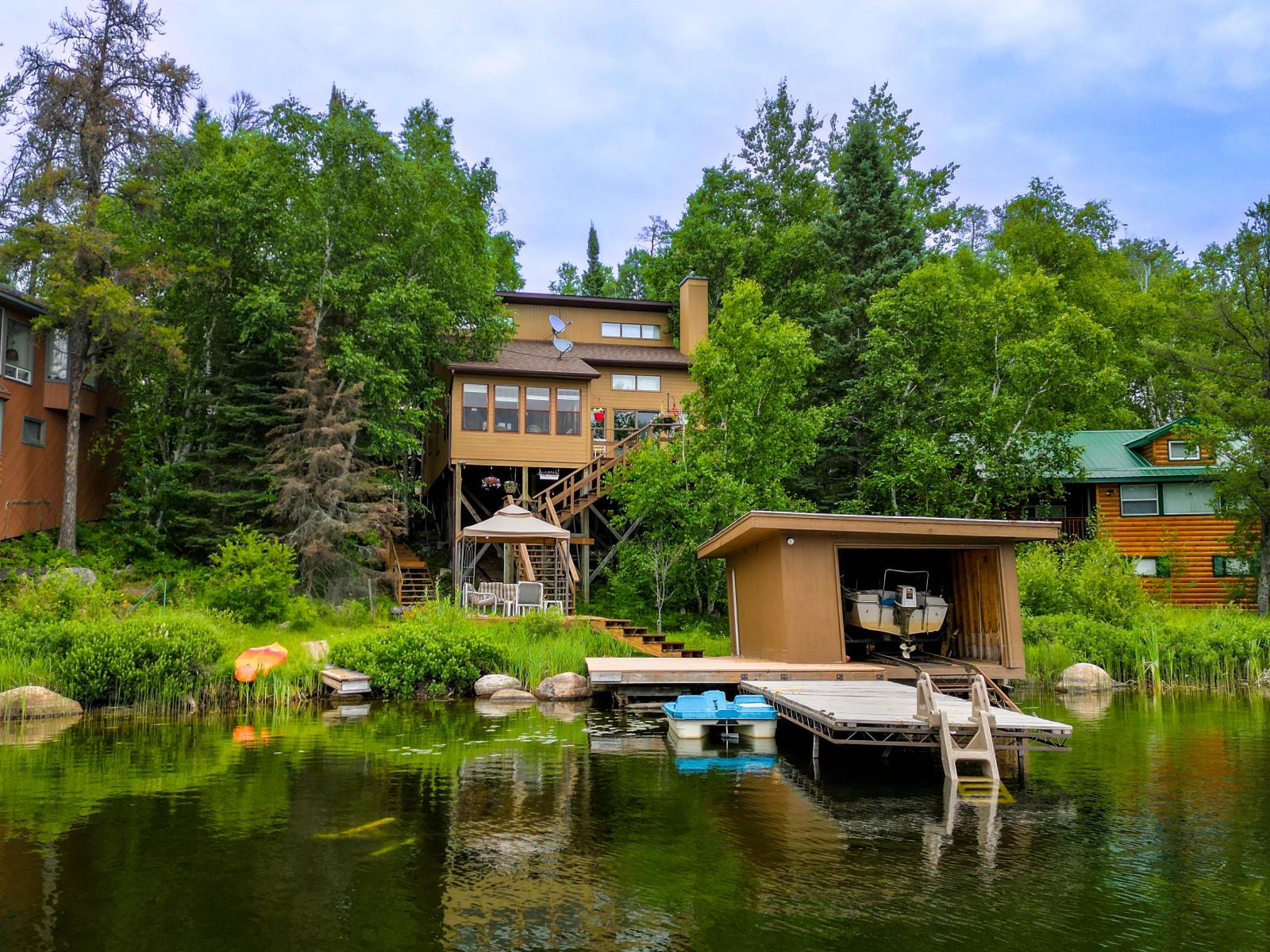West Hawk Lake - Moonlight Bay Lakefront Cottage for Sale