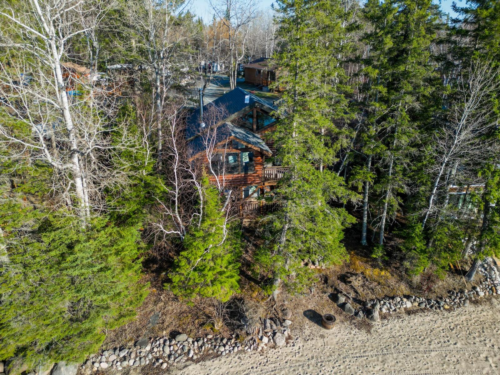 Caddy Lake Lakefront 4 Season Cottage - Beachfront