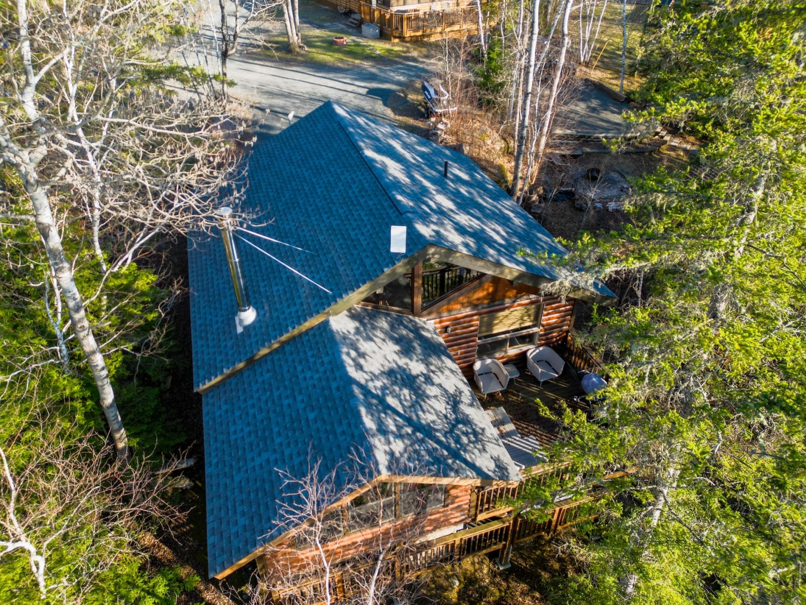 Caddy Lake Lakefront 4 Season Cottage - Exterior