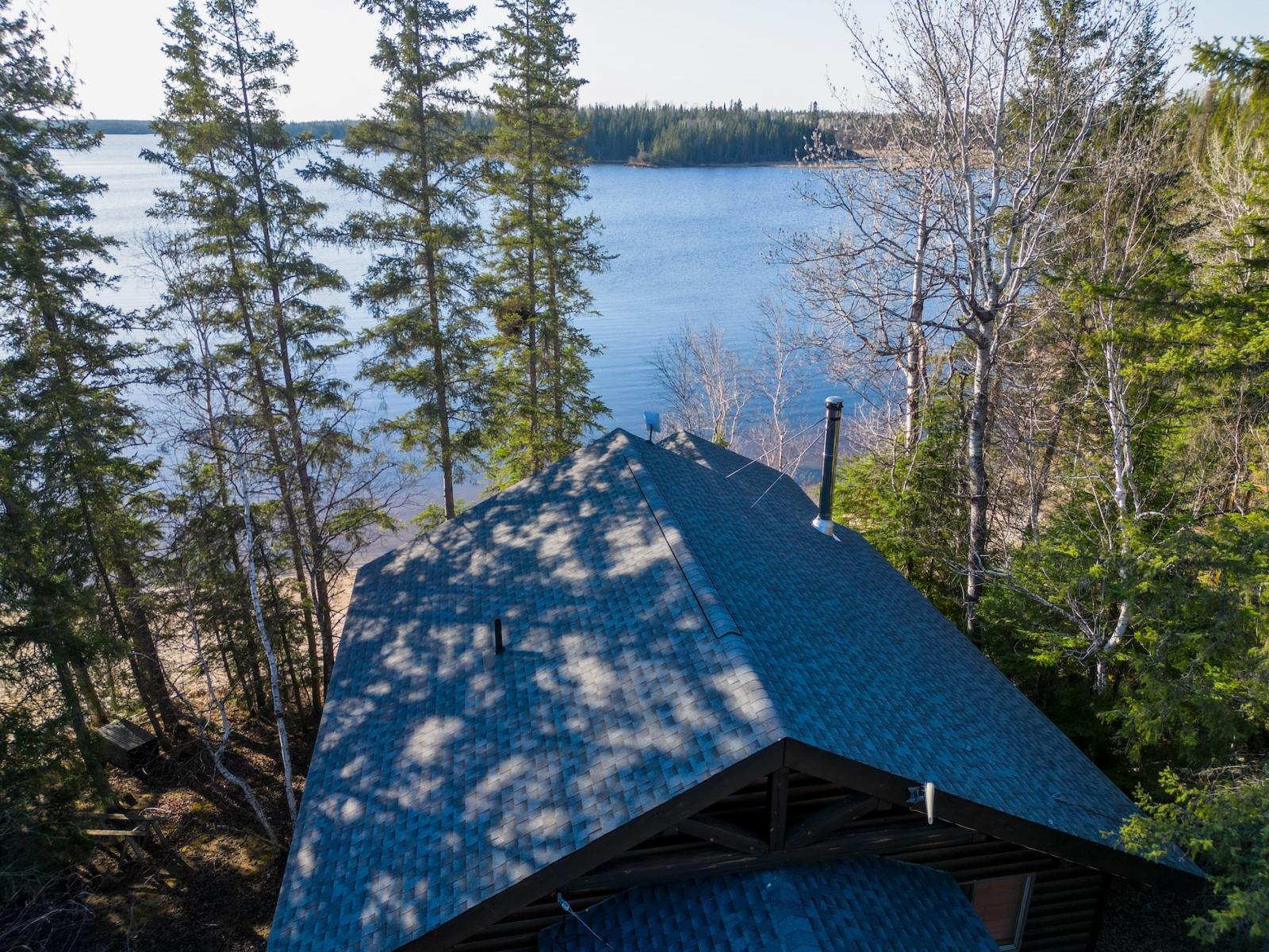 Caddy Lake Lakefront 4 Season Cottage - Exterior