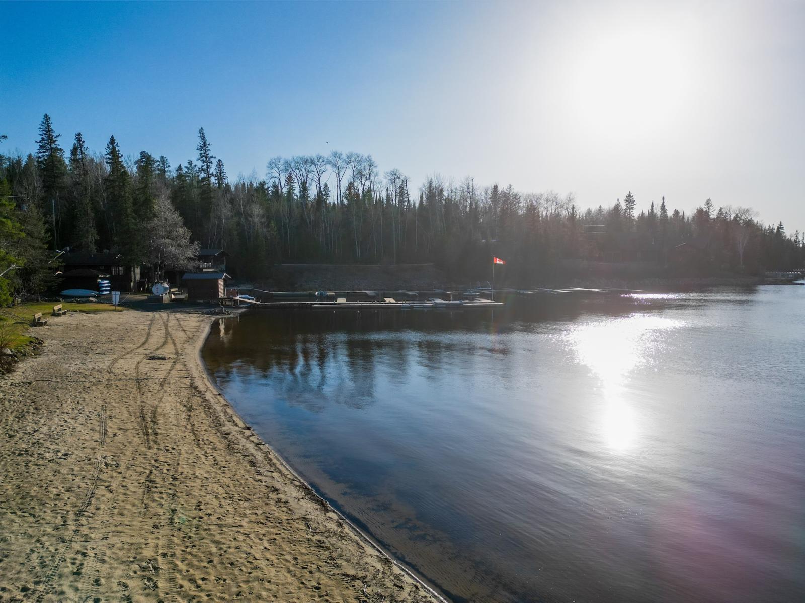 Caddy Lake Lakefront 4 Season Cottage - Beach Area