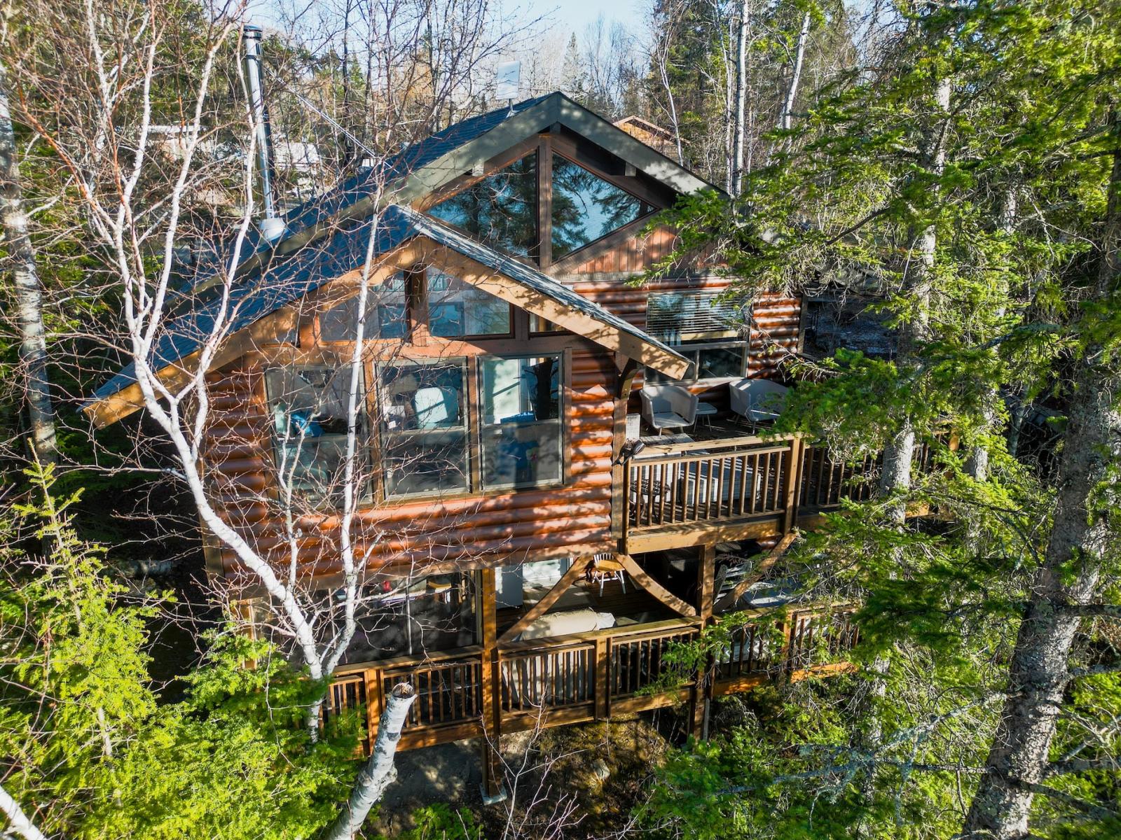 Caddy Lake Lakefront 4 Season Cottage 
