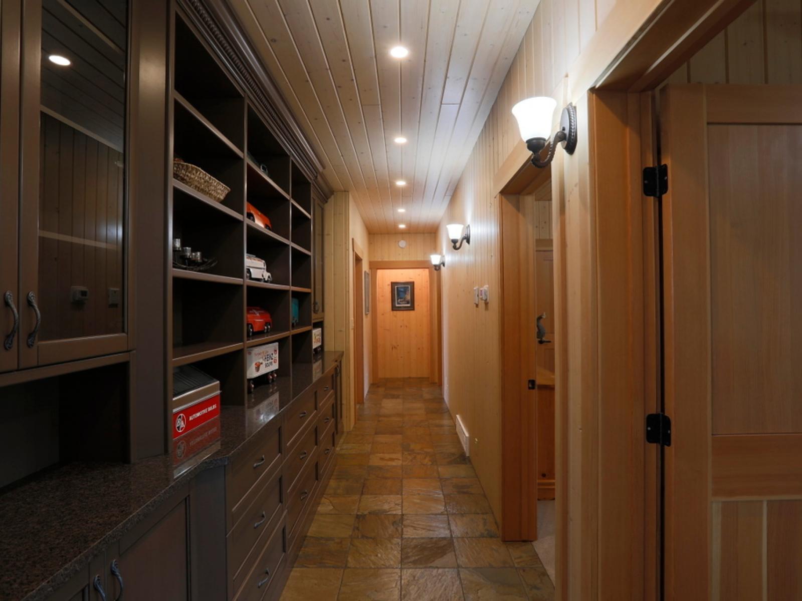 Hallway Storage  - Falcon Lakefront 