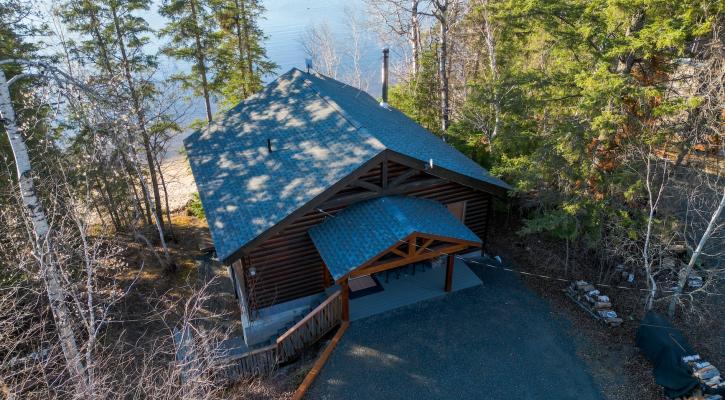 Caddy Lake Lakefront  Cottage For Sale